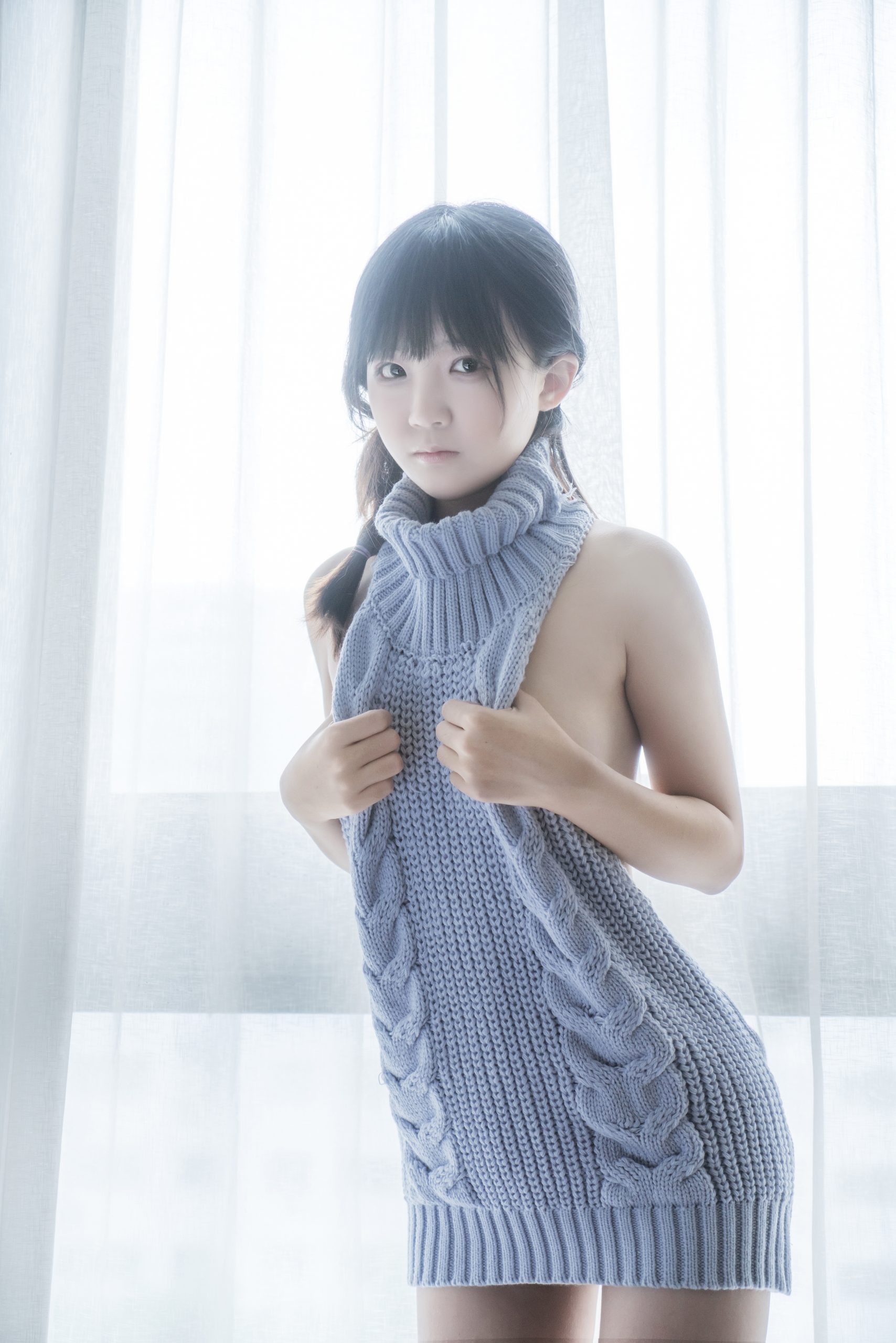 cos御子Yumiko漏背毛衣 [10P-116MB]002