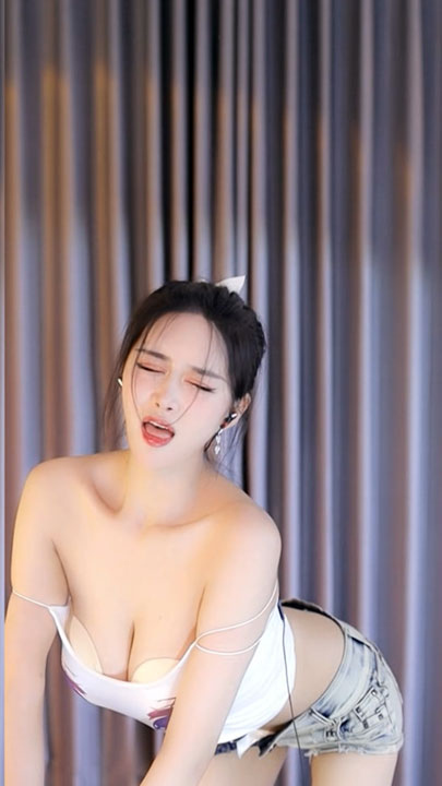 【CC】小恩雅 付费群定制骚舞 （原版）1v-0.78G